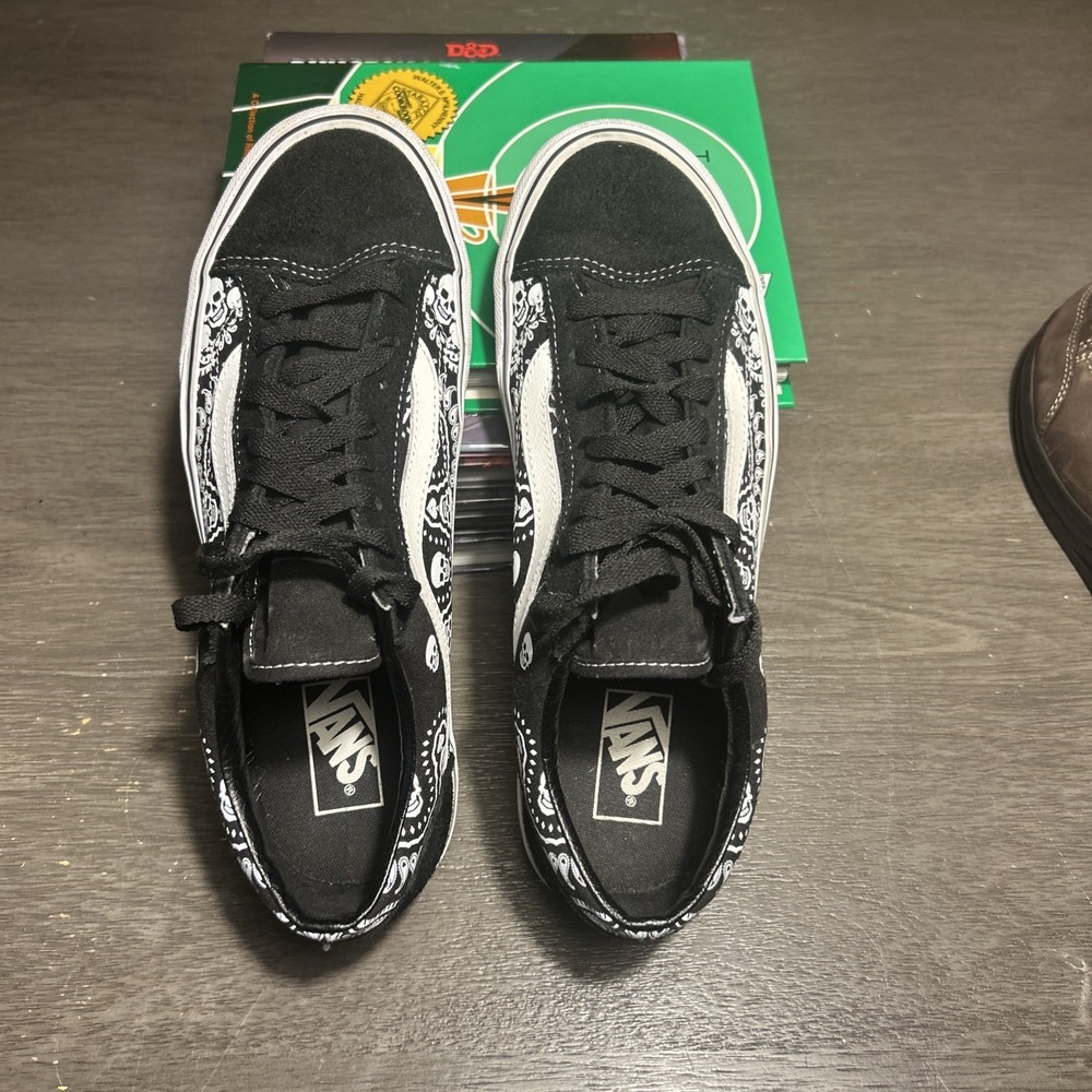 Vans Black And White Skulls And Paisley Collab 9.5 Men's CLEAN